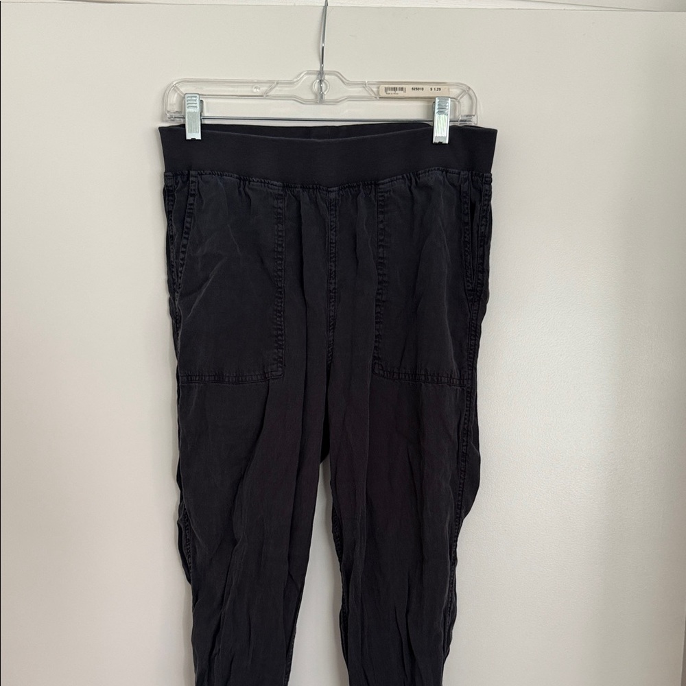 Faherty Women’s Faded Black Joggers